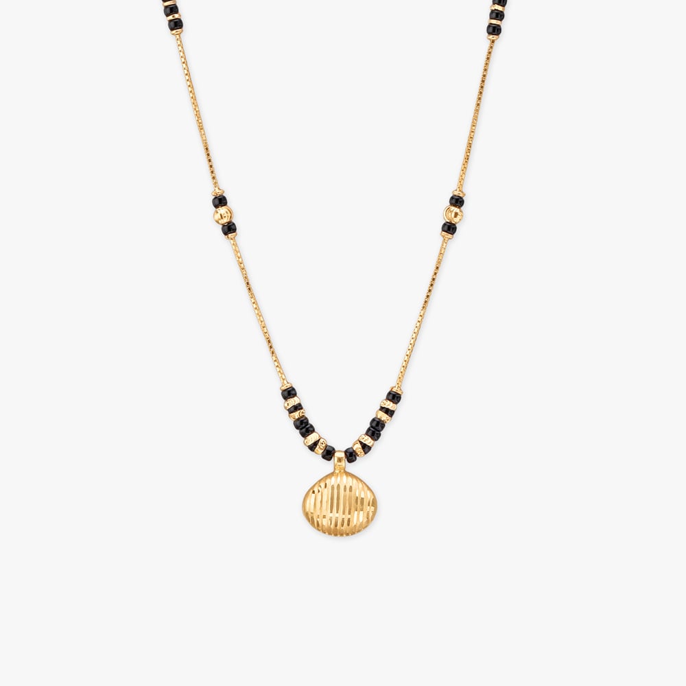 Ribbed Orb Gold Mangalsutra
Ribbed Orb Gold Mangalsutra