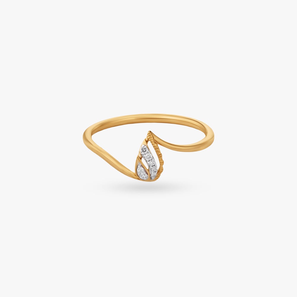 Leafline Grace Diamond Ring
Leafline Grace Diamond Ring