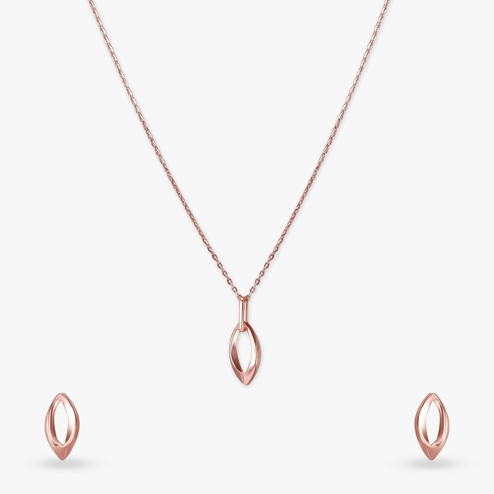 Curved Halo Gold Pendant with Chain and Earrings Set
Curved Halo Gold Pendant with Chain and Earrings Set