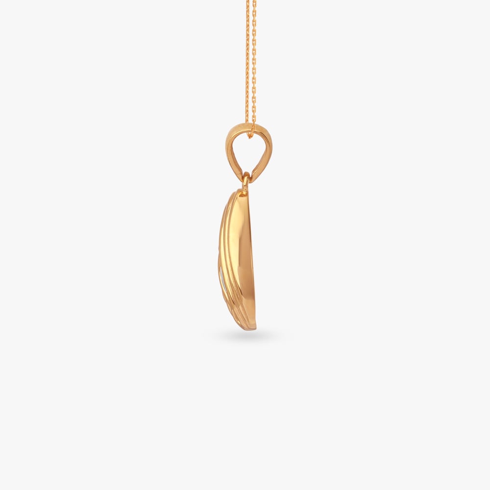 Timeless Swirl Gold Pendant
Timeless Swirl Gold Pendant