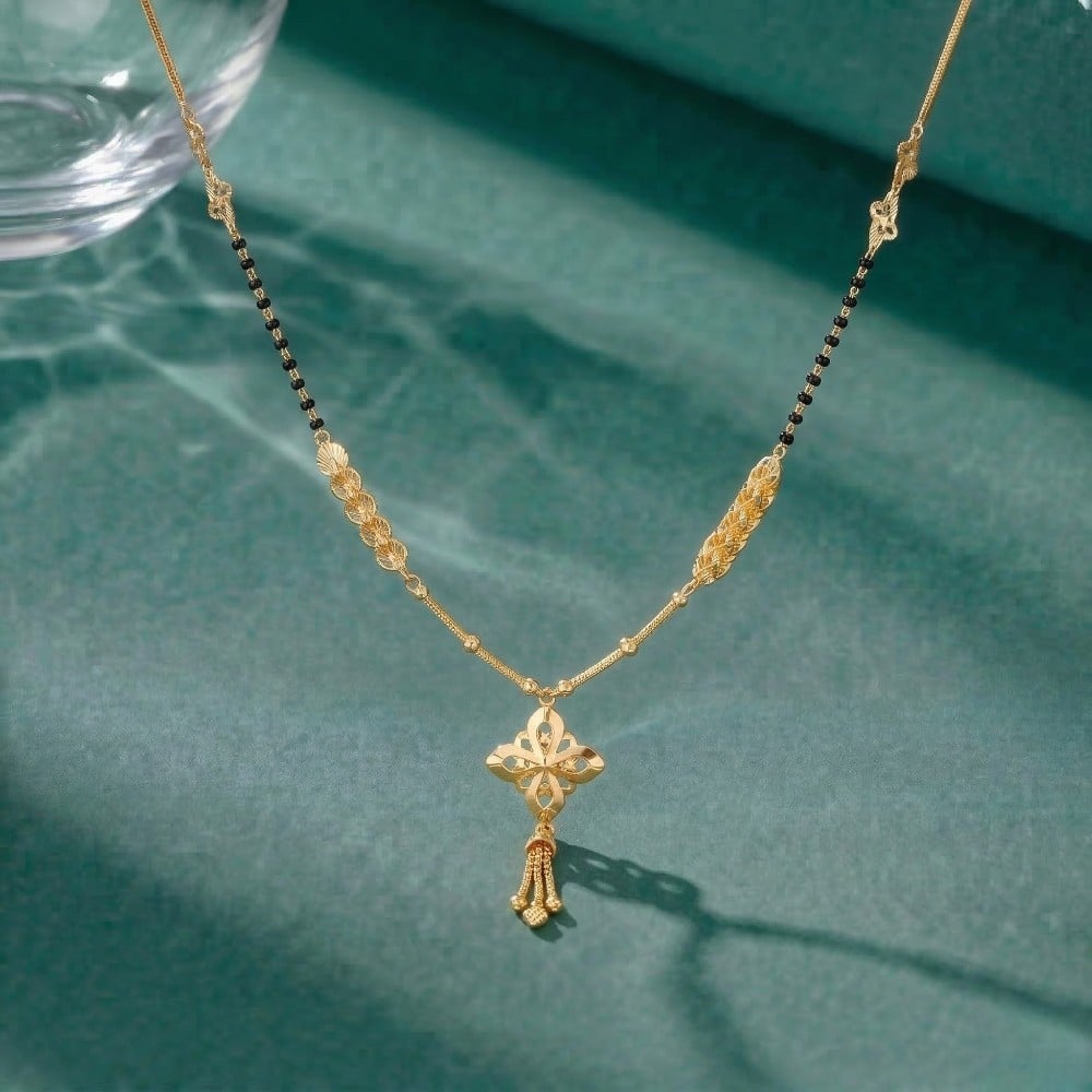 Asymmetric Charm Gold Mangalsutra
Asymmetric Charm Gold Mangalsutra