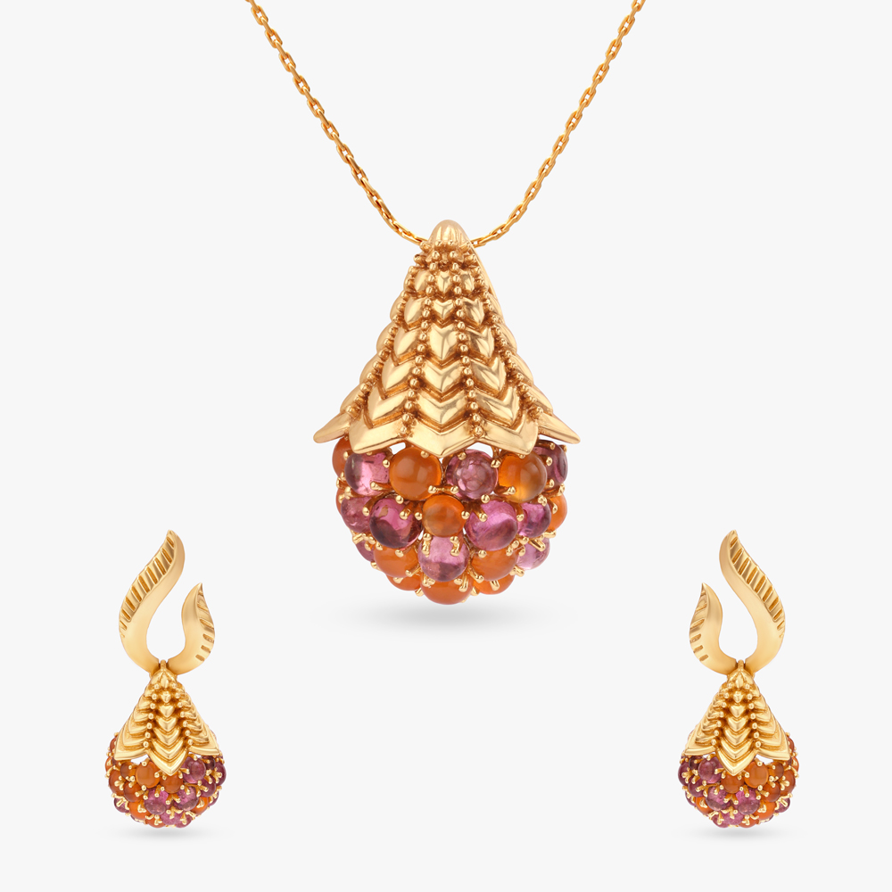 Vineyard Glow Gold Pendant and Earrings Set
Vineyard Glow Gold Pendant and Earrings Set