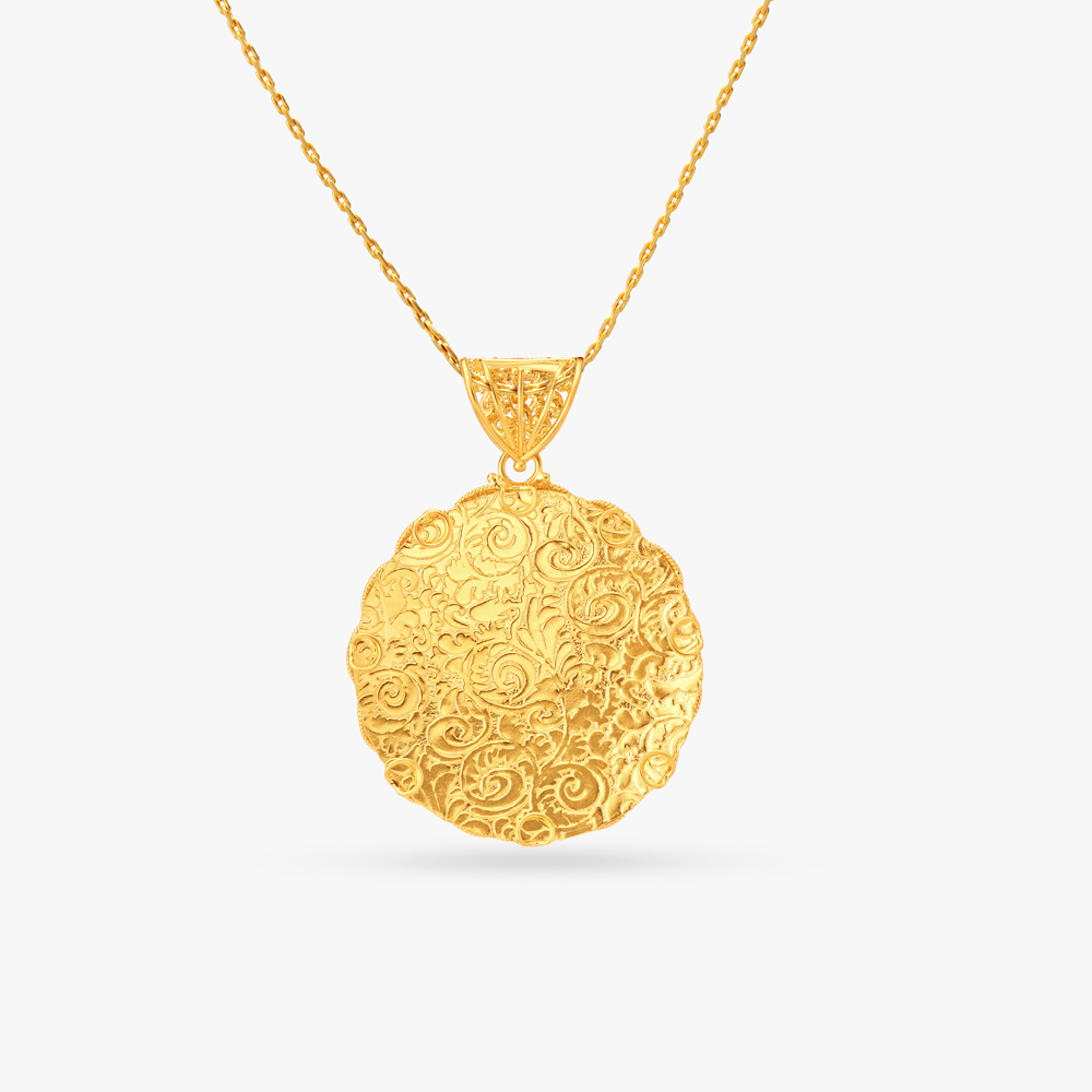 Nature-Inspired Gold Pendant
Nature-Inspired Gold Pendant