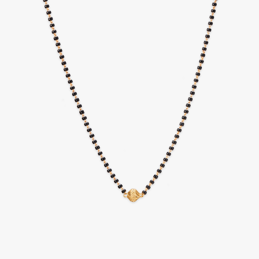 Noir Pulse Gold Mangalsutra
Noir Pulse Gold Mangalsutra