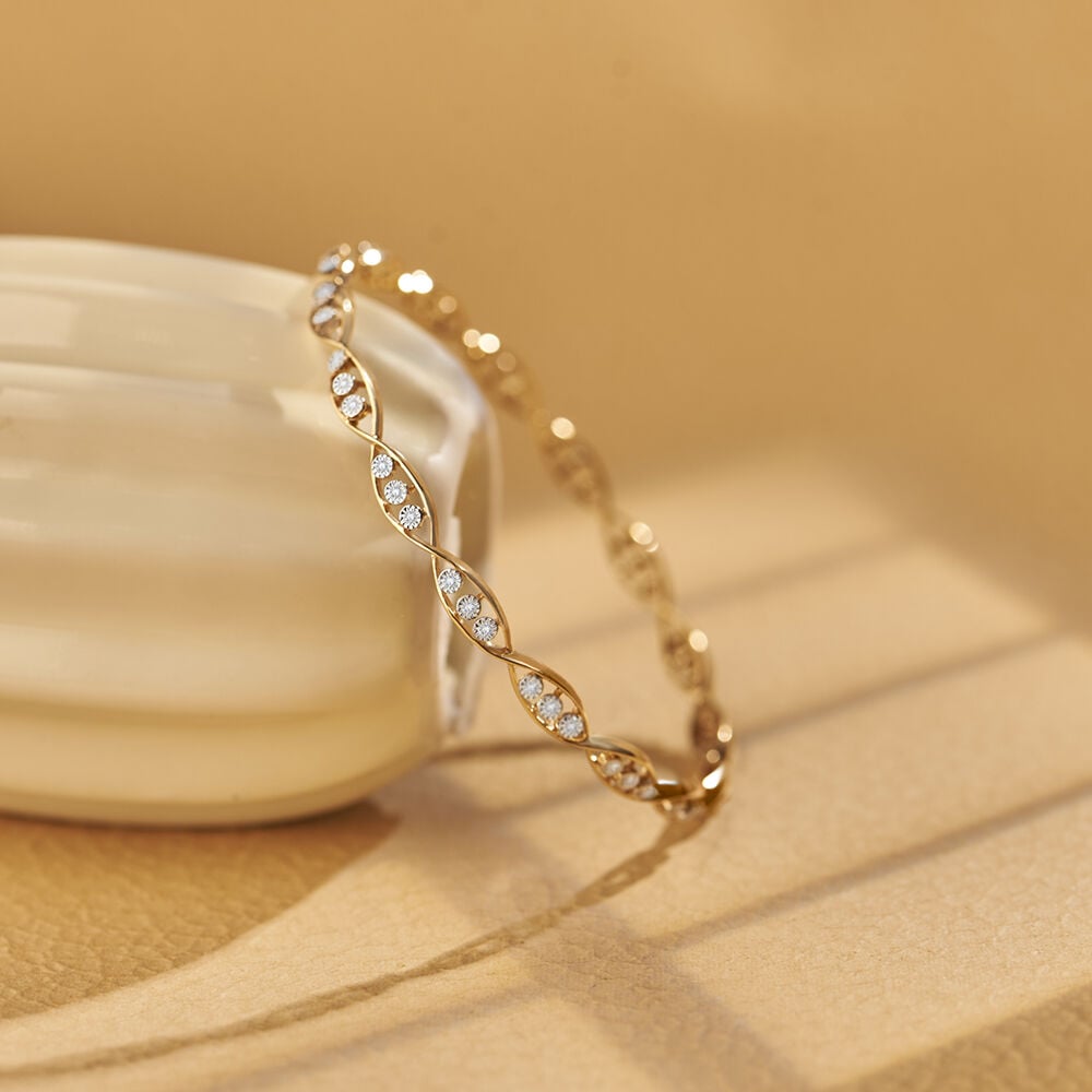 Tanishq Shop the best gold and diamond jewellery designs from