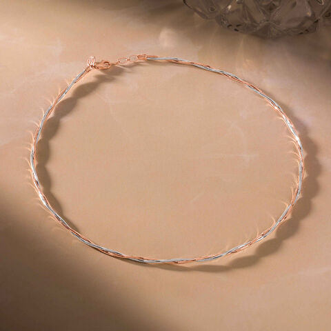 Sleek Interwoven Omega Gold Chain