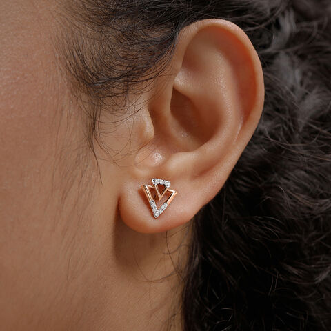 Gleam Edge Diamond Stud Earrings