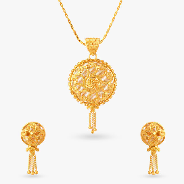 Tanishq Gold Locket With Earrings Lustrous Gold Pendant And