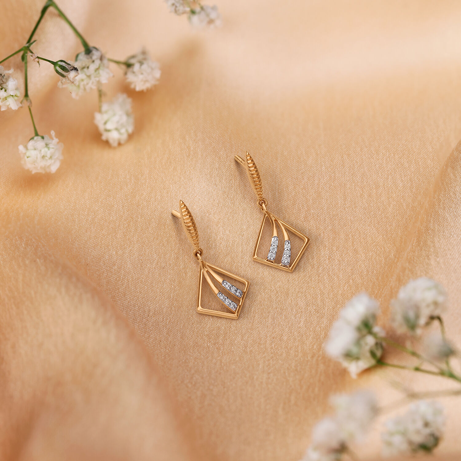Tanishq simple earrings new arrivals