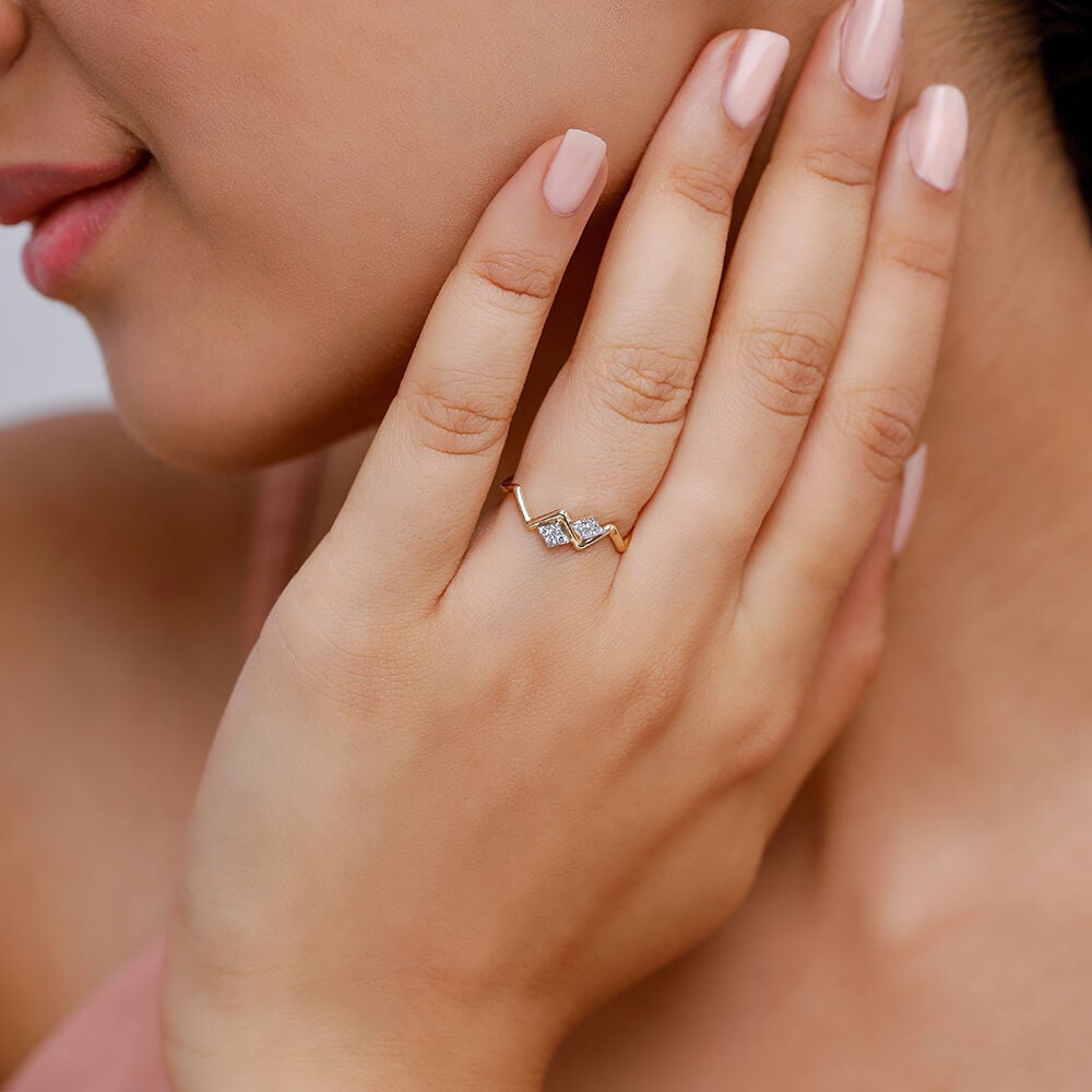 Engagement ring finger gold top