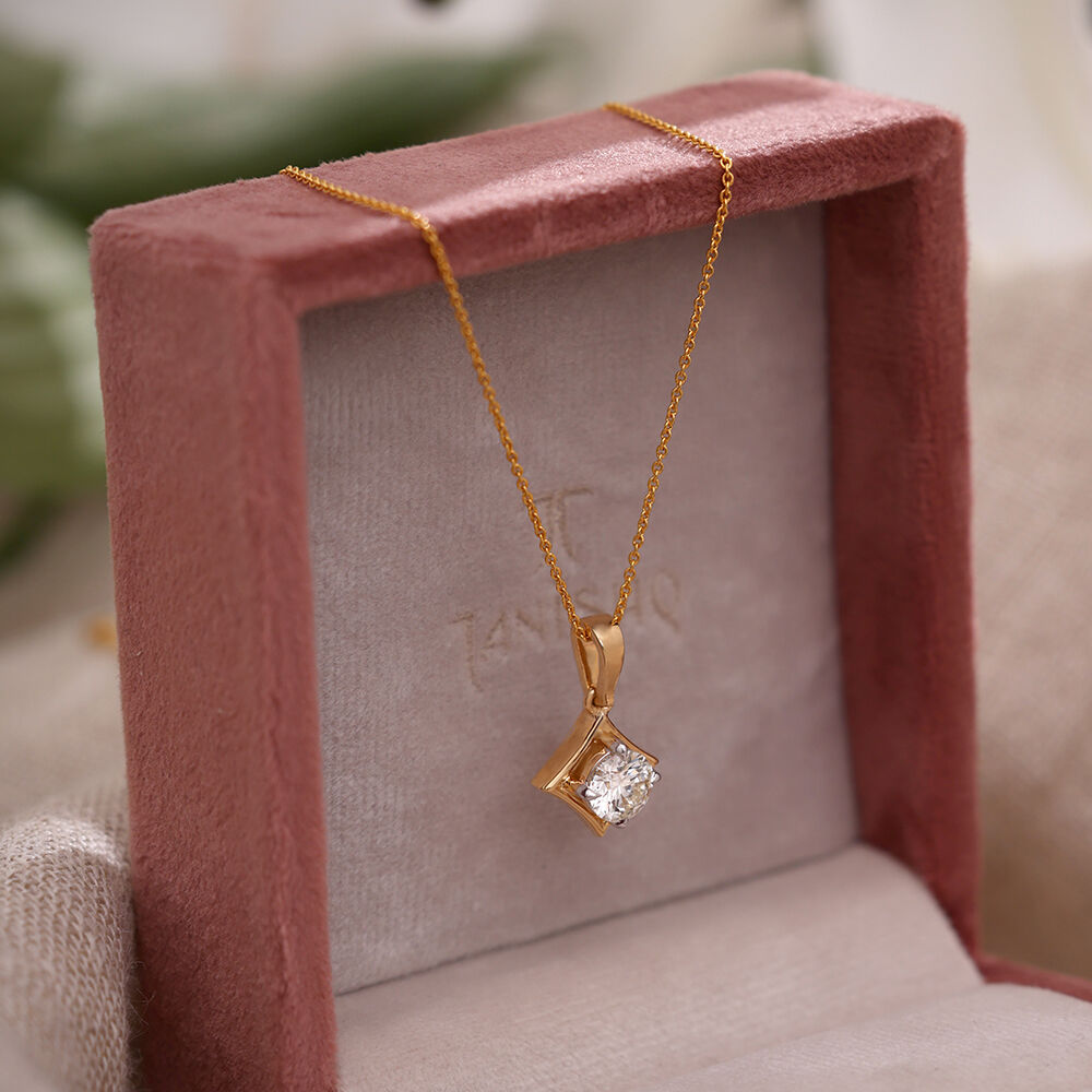Ritzy Radiance Solitaire Pendant
