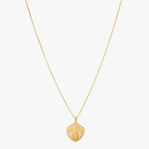 Gleaming Mesh Gold Pendant with Chain