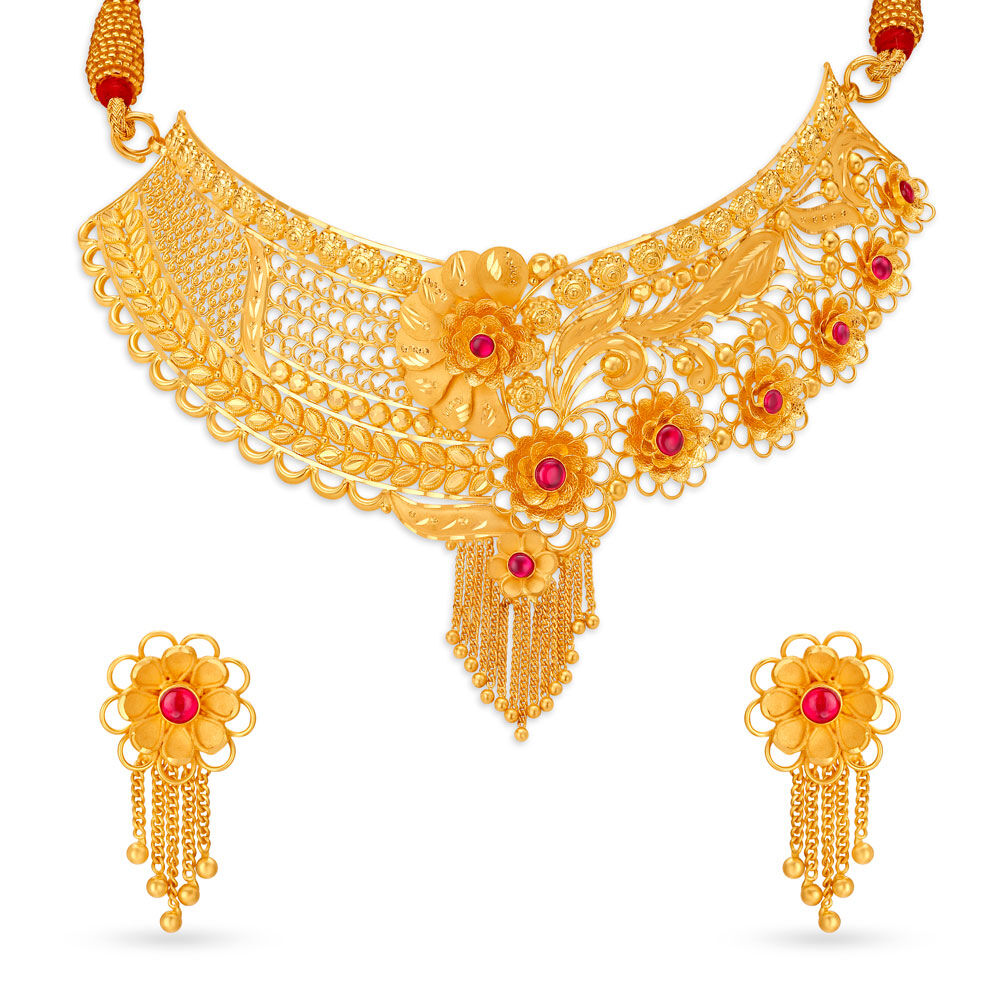 Ravishing Gold Choker Necklace Set