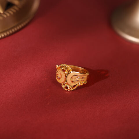 Paisley motifs carved gold finger ring