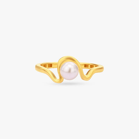 Curved Embrace Gold Finger Ring