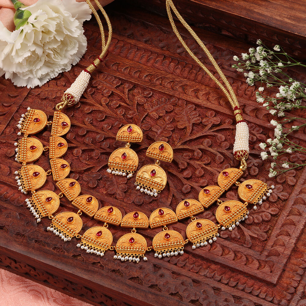 Gold necklace design by tanishq on sale