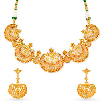 Ornate Gold Necklace Set Perfect for the Indian Bride