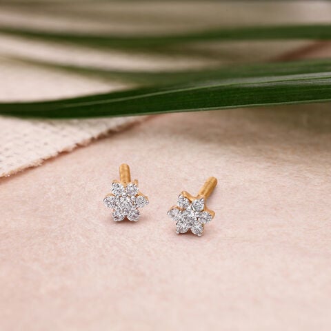 Demure Traditional Diamond Stud Earrings