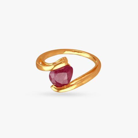 Ruby Twist Gold Finger Ring