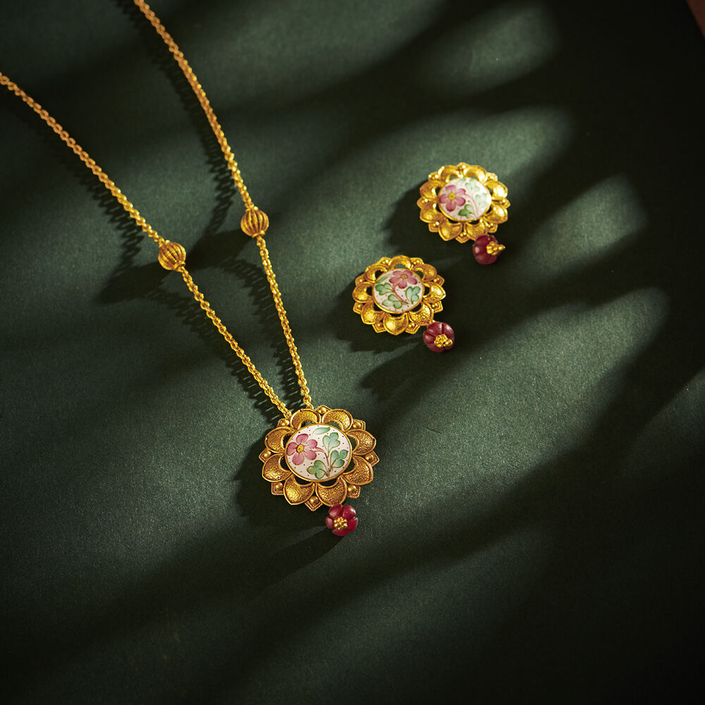 Enamel Flower Gold Necklace Set