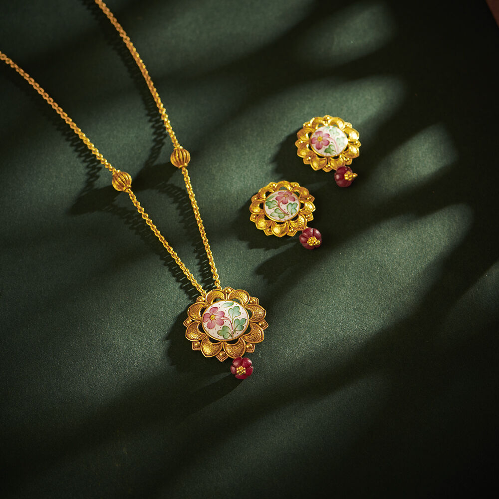 Pendant set by tanishq hot sale