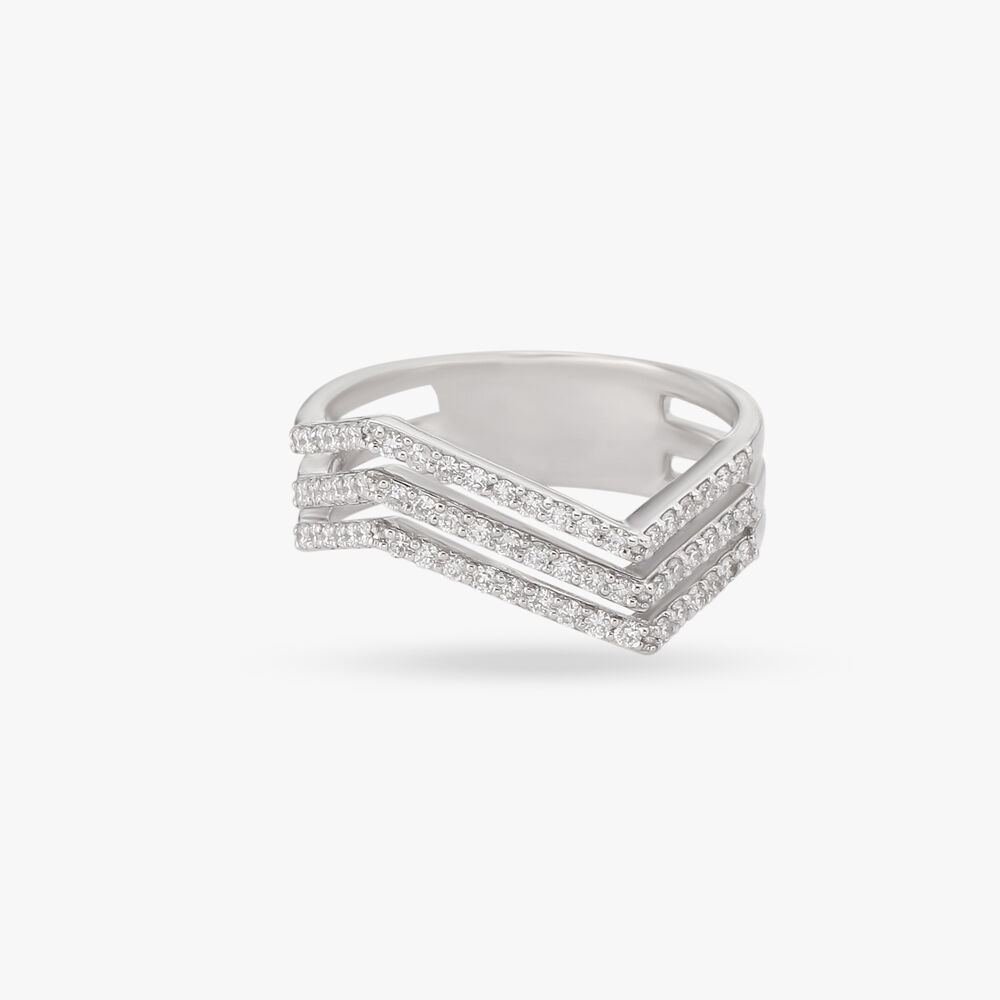 Dazzling Zigzag Diamond Finger Ring