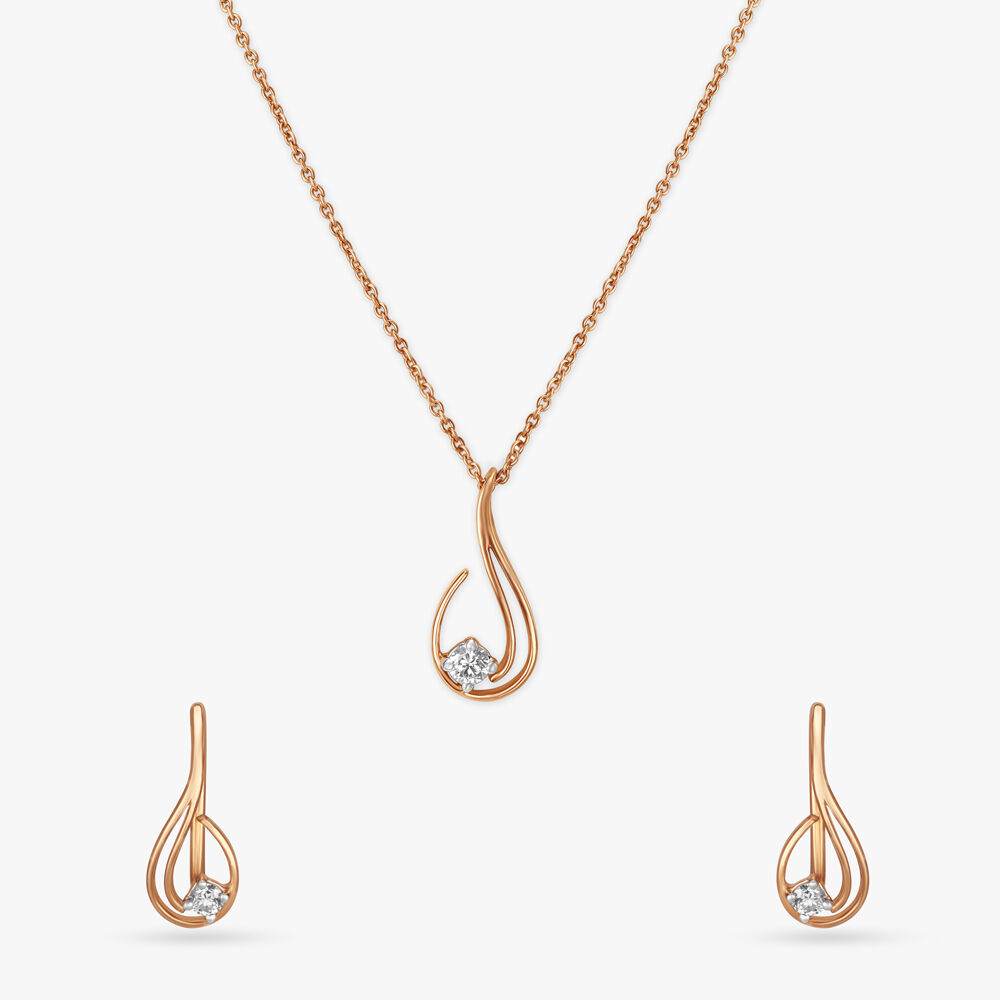 Tanishq diamond store chain set