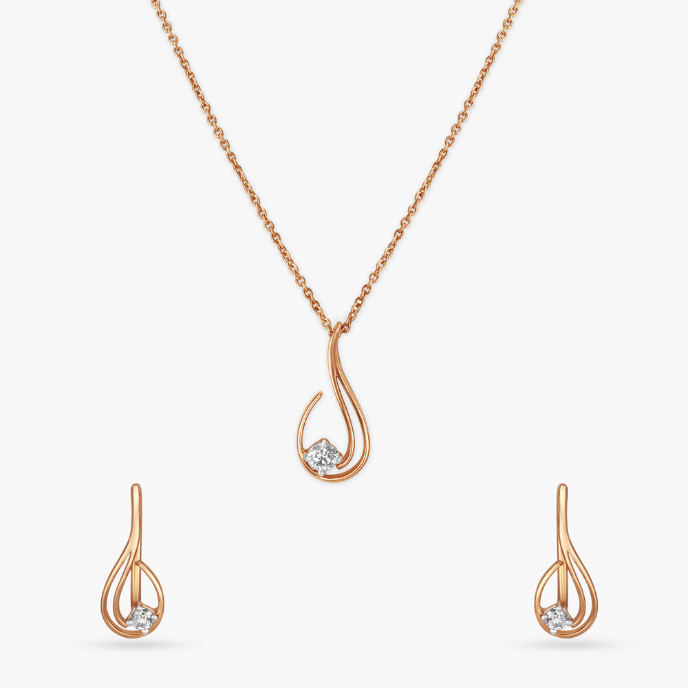 An Elegant Flow Diamond Necklace Set