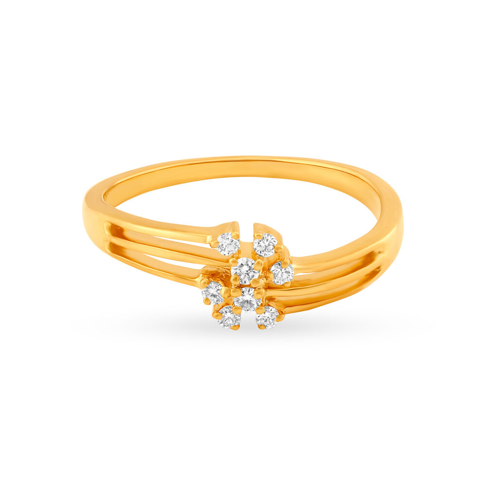 Contemporary 18 Karat Yellow Gold And Diamond Finger Ring