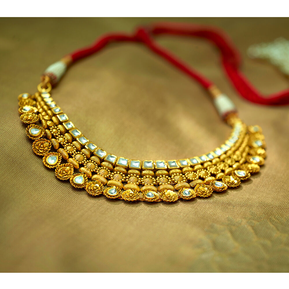 Queenly Kundan Gold Necklace