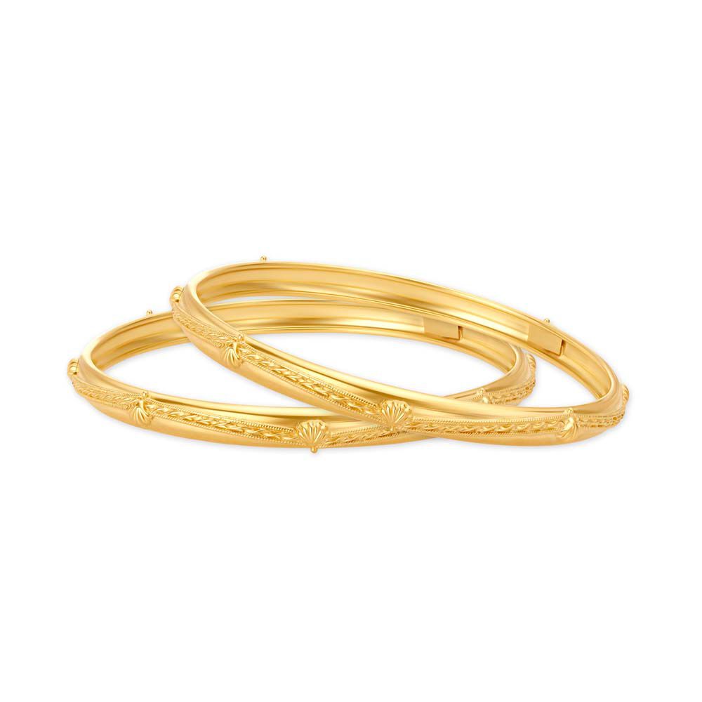 Gorgeous Seashell Gold Bangle