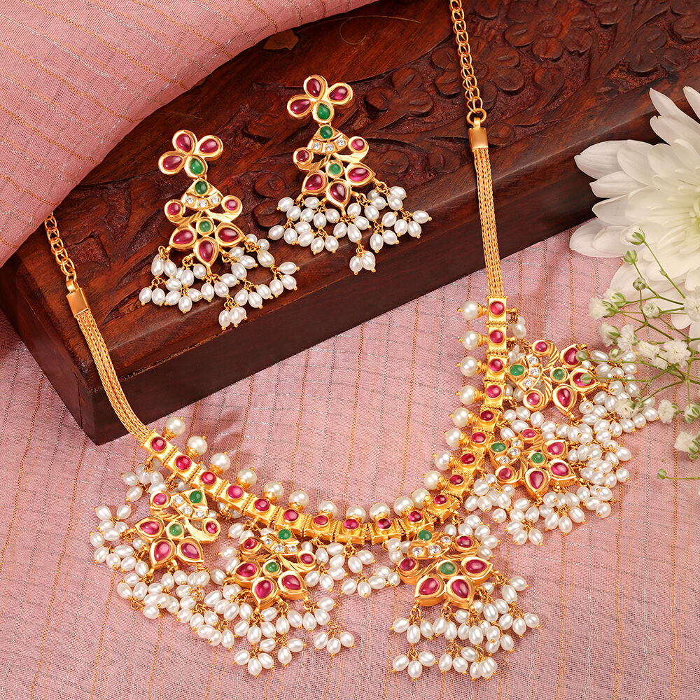 Elegant Guttapusala Necklace Set