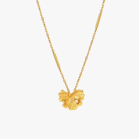 A Glorious Leaf Diamond Pendant with Chain