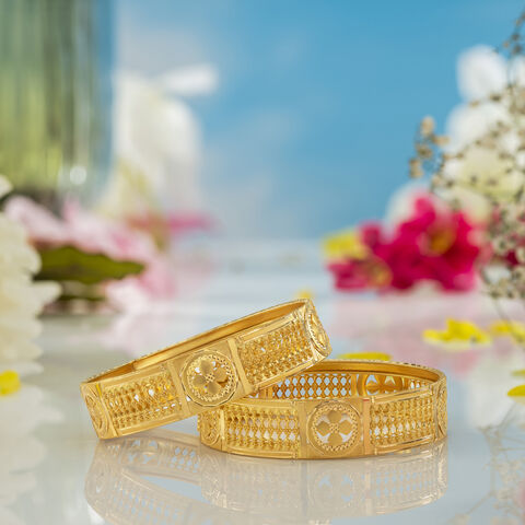 Resplendent Gold Bangle