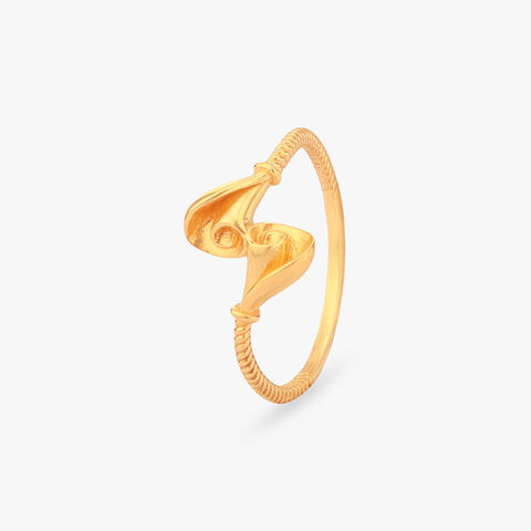 Sculpted Swirl Gold Finger Ring