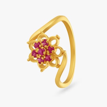 Compelling Floral Gold Ring