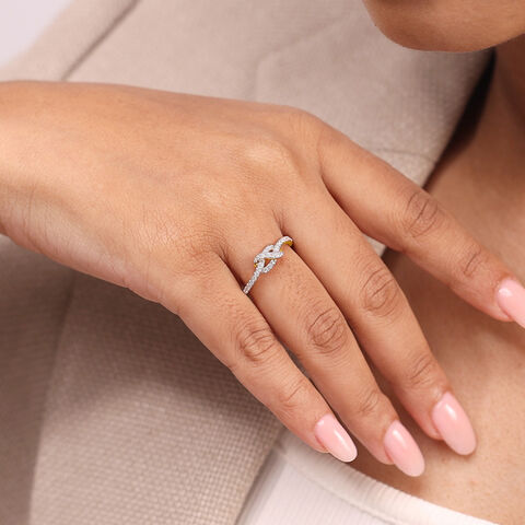Sparkling Knot Gold & Diamond Finger Ring