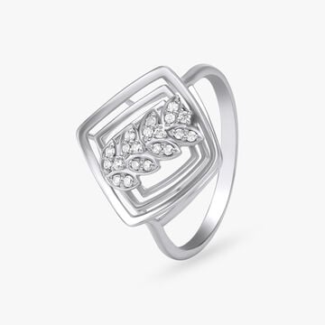 Brilliant Leaf Diamond Ring in Platinum