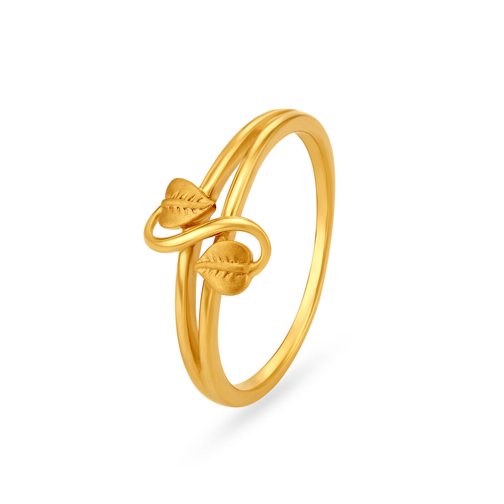 Modern diamond ring in 18k gold | Gold rings fashion, Gold rings jewelry,  Unique gold rings