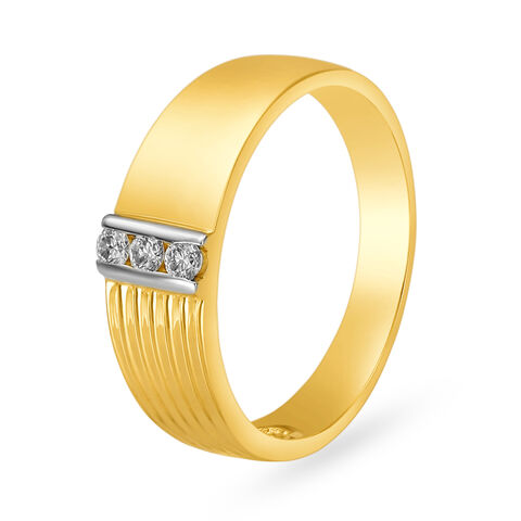 Decorative 18 Karat Gold and Diamond Finger Ring