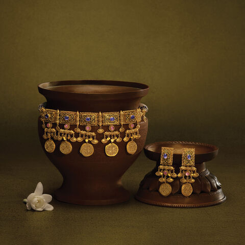 Magnificent Necklace Set with Thappa and Jaali Work
