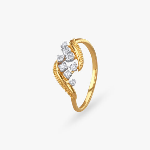Elegant Swirl Diamond Finger Ring