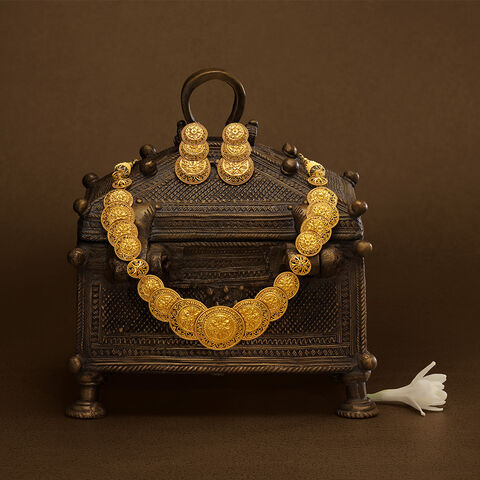 Exquisite Thappa Coin Necklace Set