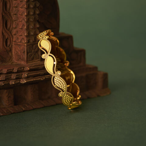 Classy Paisley Bangle