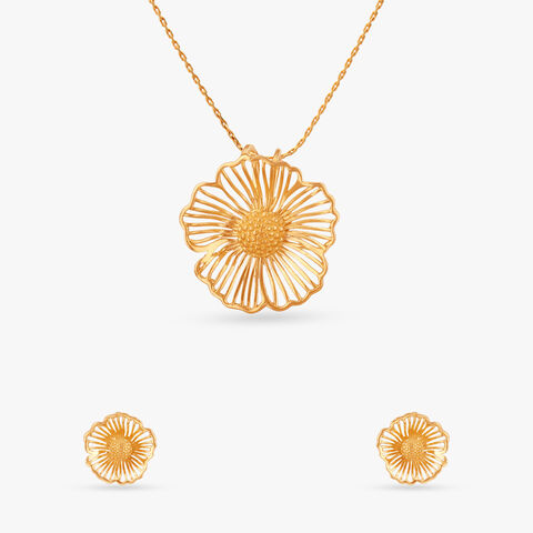 Fabulous Floral Gold Pendant and Earrings Set