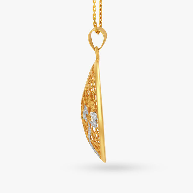 Stunning Pendant with Earrings Set