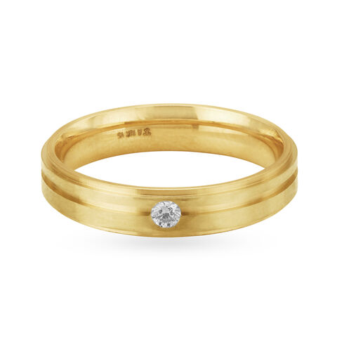 Elegant 18 Karat Gold And Diamond Finger Ring