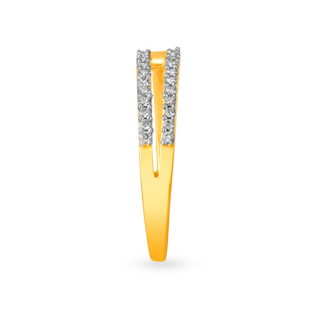 Fanciable V Shape Diamond Finger Ring,,hi-res image number null
