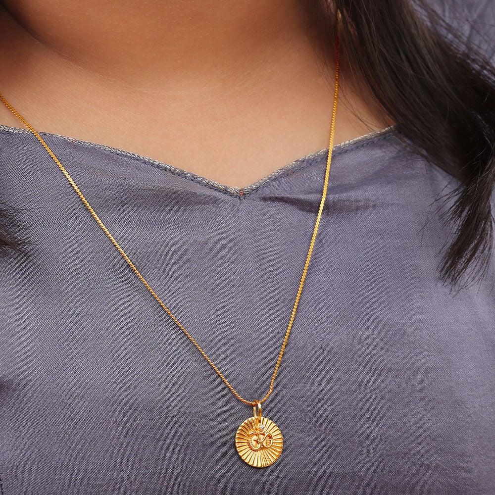Om pendant gold tanishq with price new arrivals