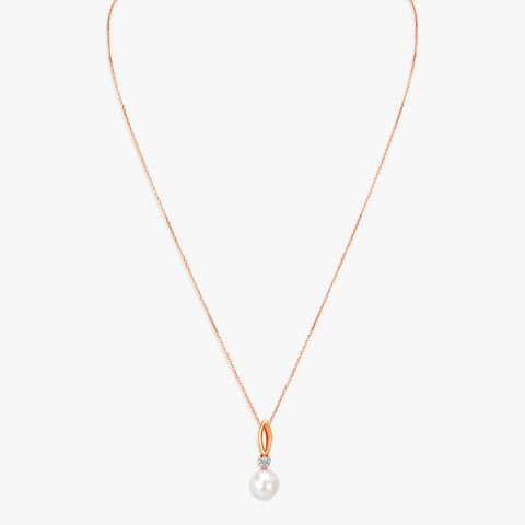 Graceful Pearl and Diamond Pendant with Chain